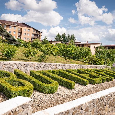 Hotel Butterfly Sadove Εξωτερικό φωτογραφία