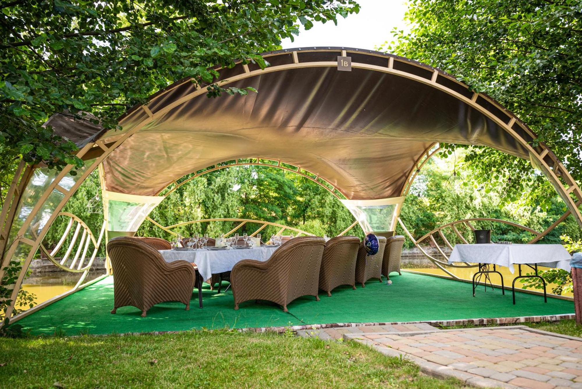 Hotel Butterfly Sadove Εξωτερικό φωτογραφία