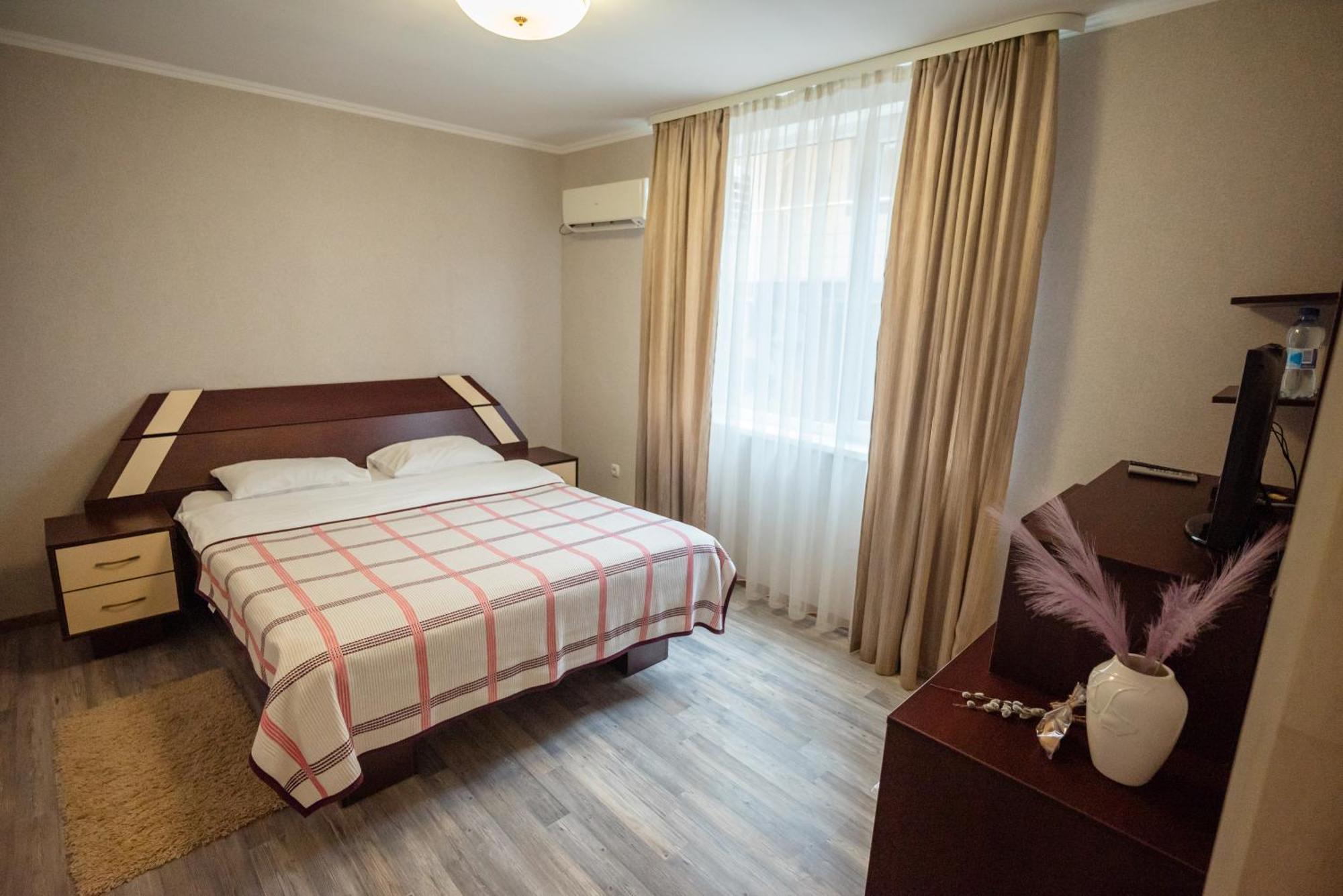 Hotel Butterfly Sadove Εξωτερικό φωτογραφία